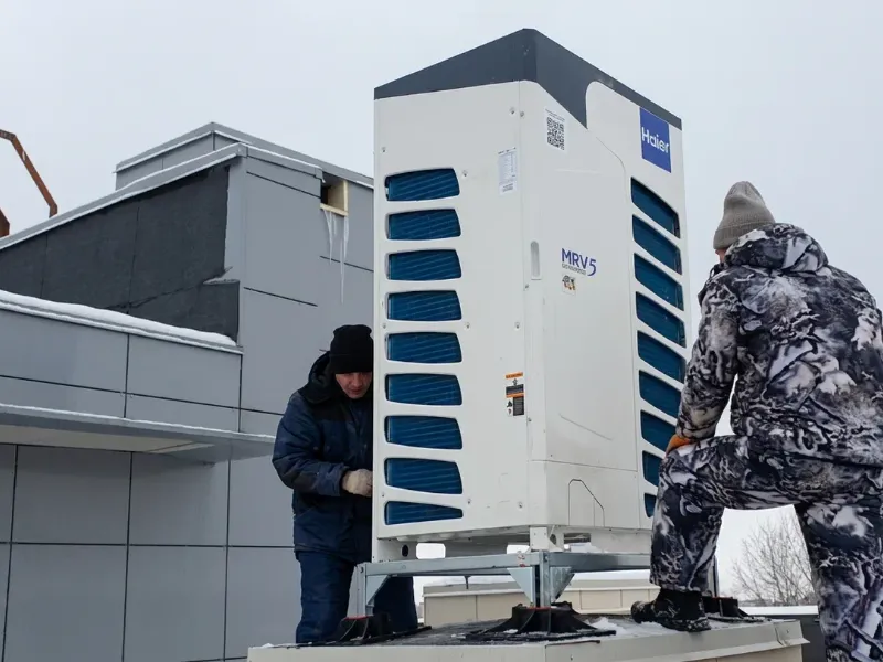 Наружные блоки VRF Haier. Монтаж на кровле